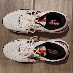Brooks Ghost 13 Women's size 11 wide (D)